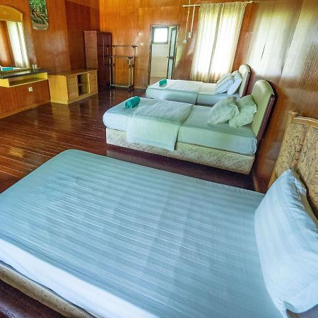 Benarat Lodge Mulu Buitenkant foto