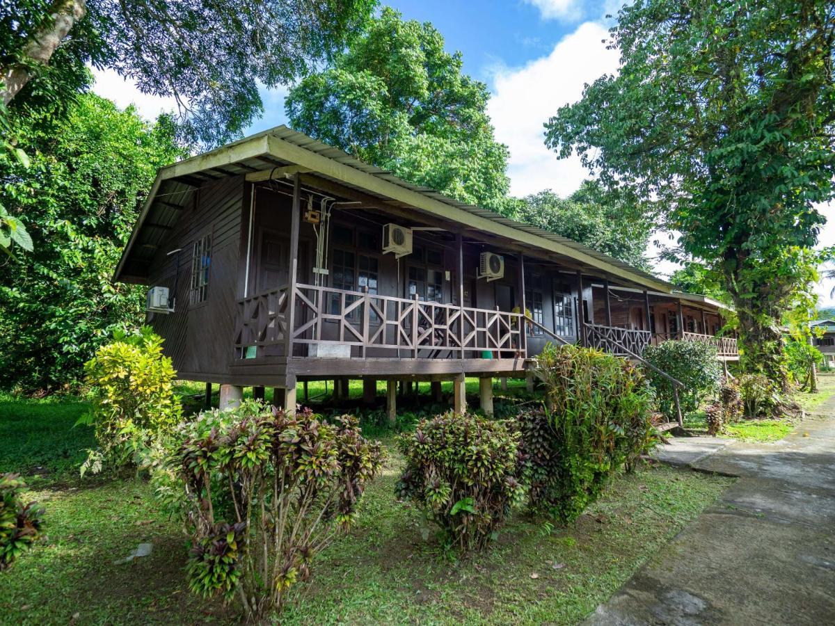 Benarat Lodge Mulu Buitenkant foto