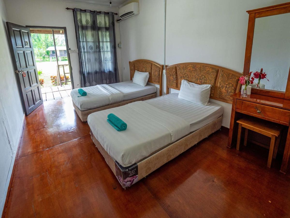 Benarat Lodge Mulu Buitenkant foto