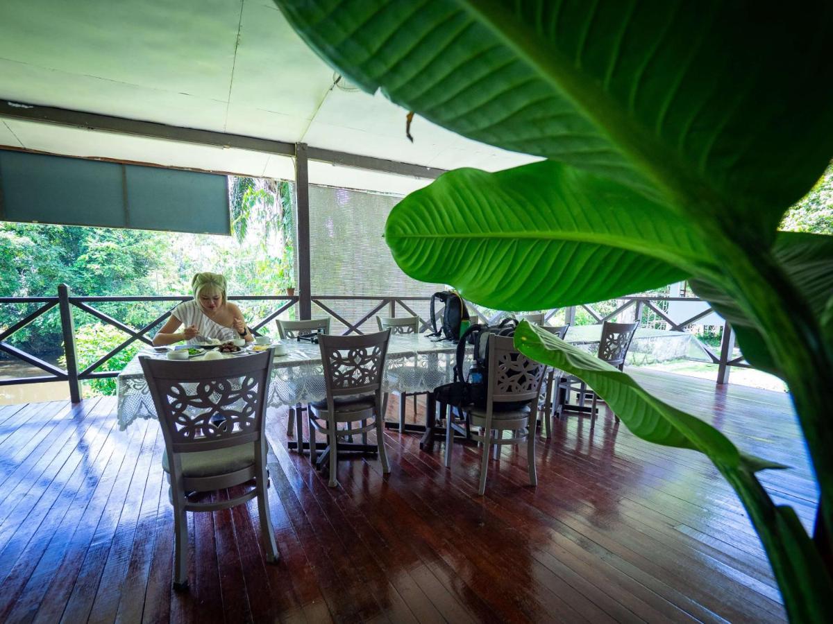 Benarat Lodge Mulu Buitenkant foto