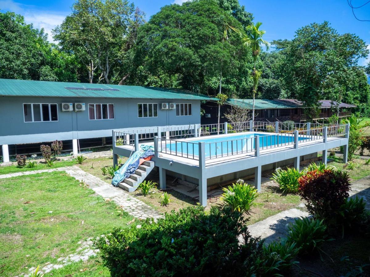 Benarat Lodge Mulu Buitenkant foto