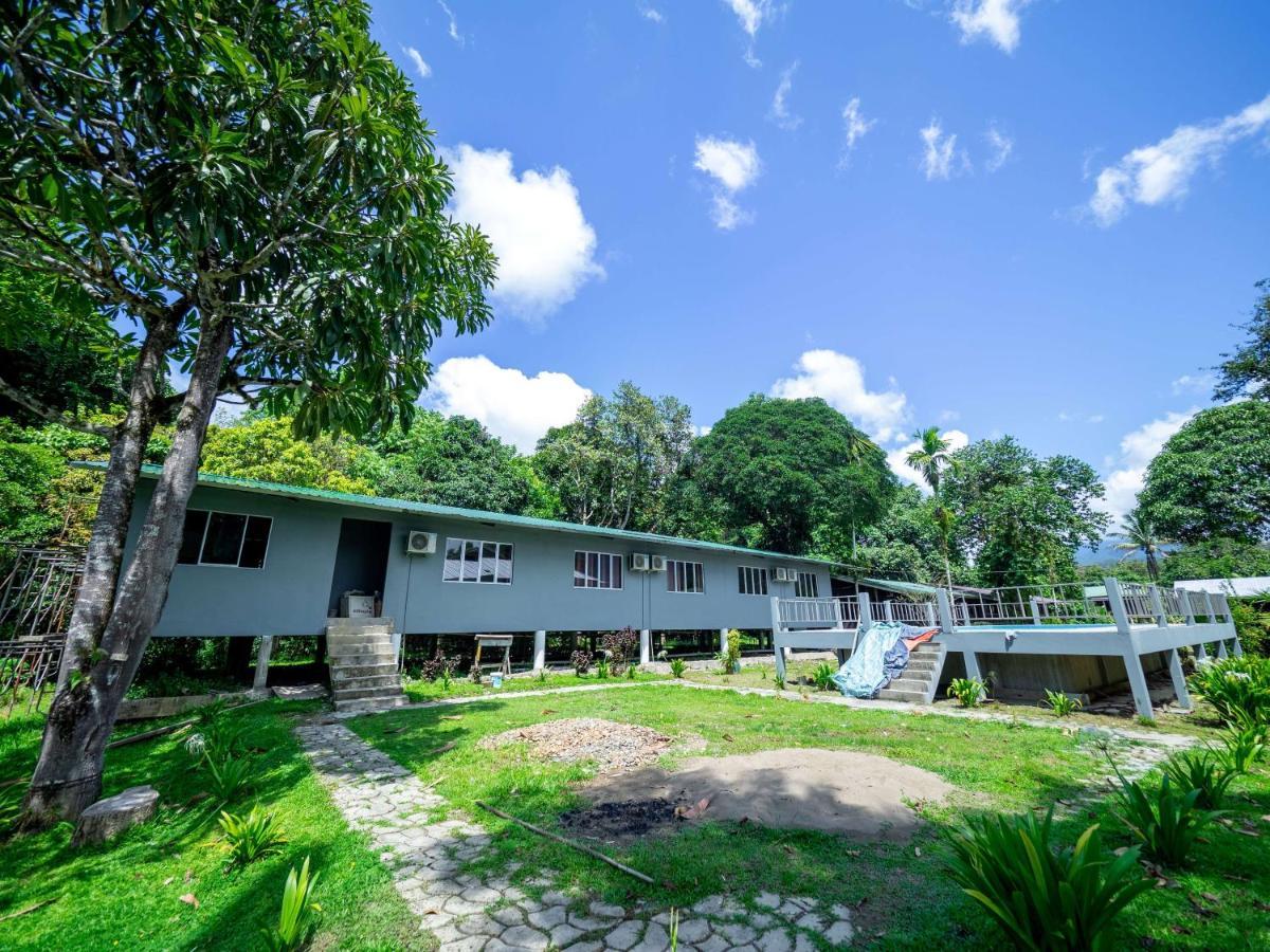 Benarat Lodge Mulu Buitenkant foto