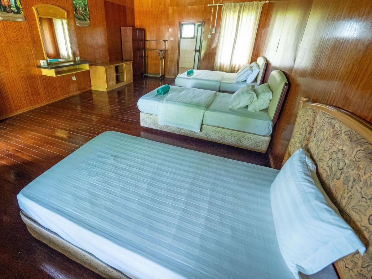 Benarat Lodge Mulu Buitenkant foto