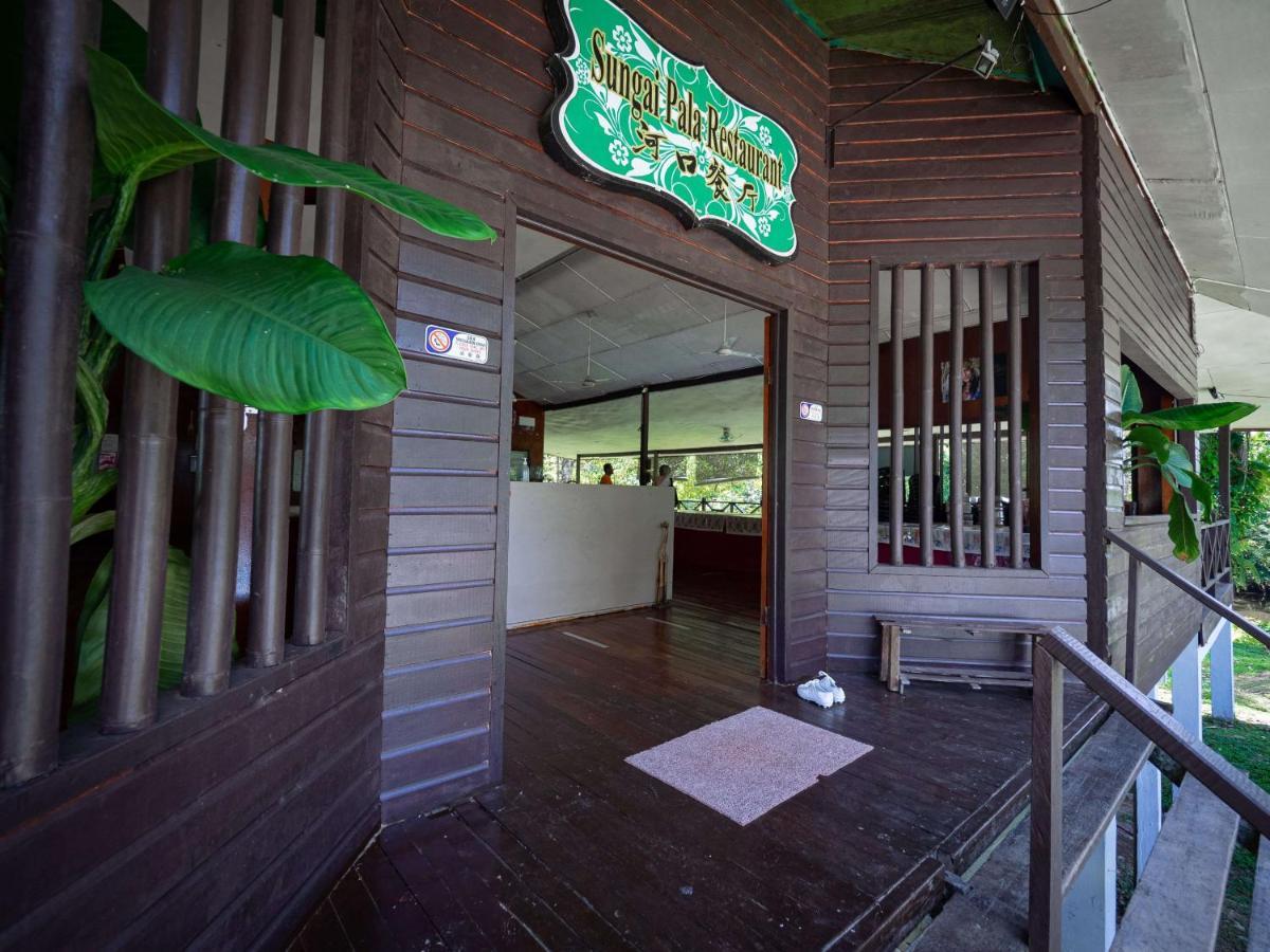 Benarat Lodge Mulu Buitenkant foto