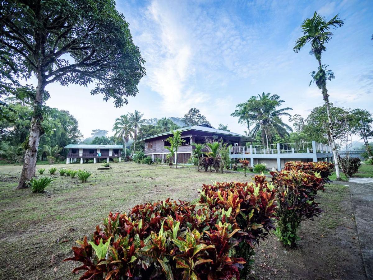 Benarat Lodge Mulu Buitenkant foto