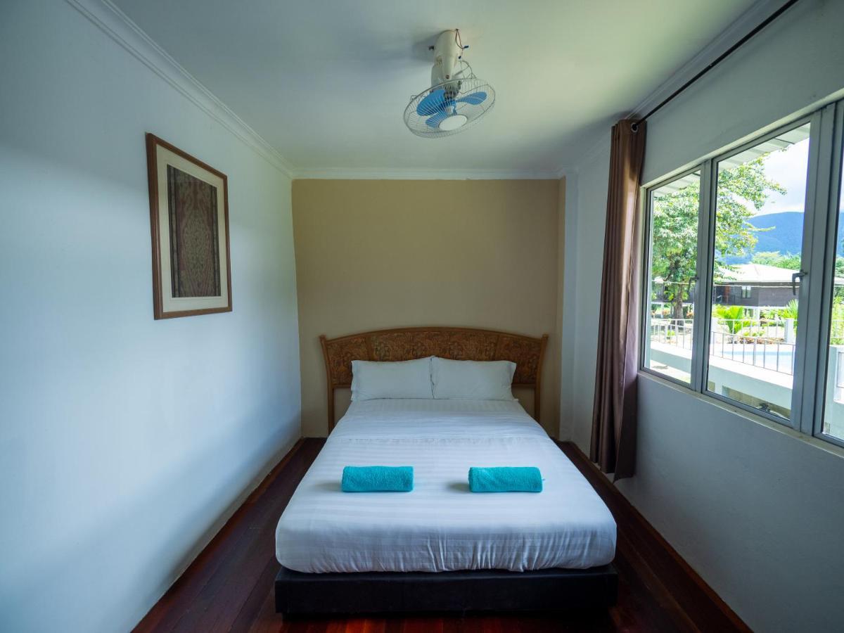 Benarat Lodge Mulu Buitenkant foto