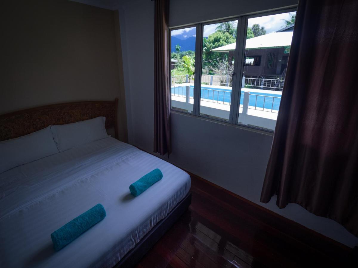 Benarat Lodge Mulu Buitenkant foto