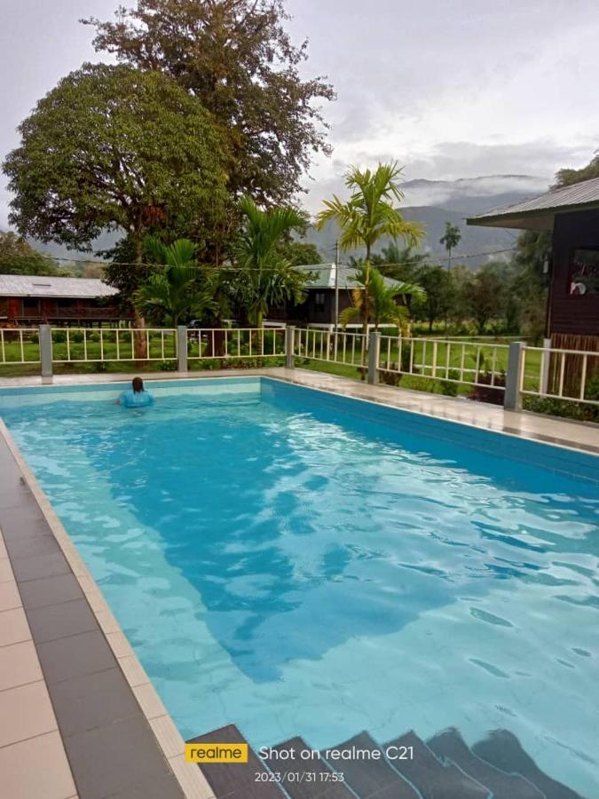 Benarat Lodge Mulu Buitenkant foto