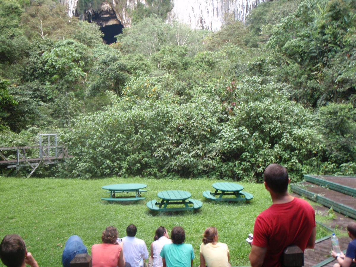 Benarat Lodge Mulu Buitenkant foto