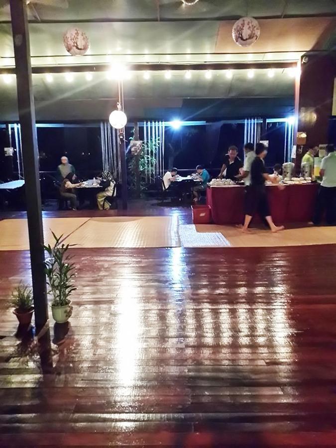Benarat Lodge Mulu Buitenkant foto