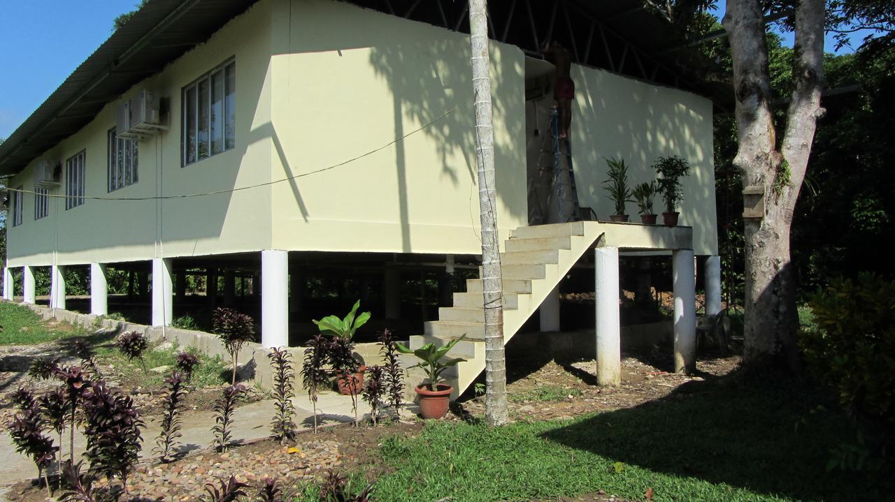 Benarat Lodge Mulu Buitenkant foto